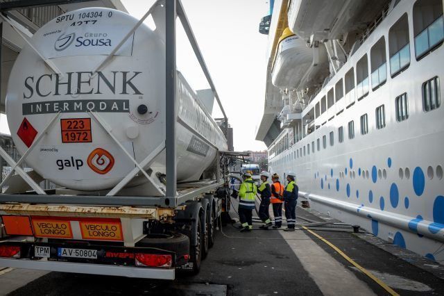 Reabasticimento do AIDA Prima com LNG