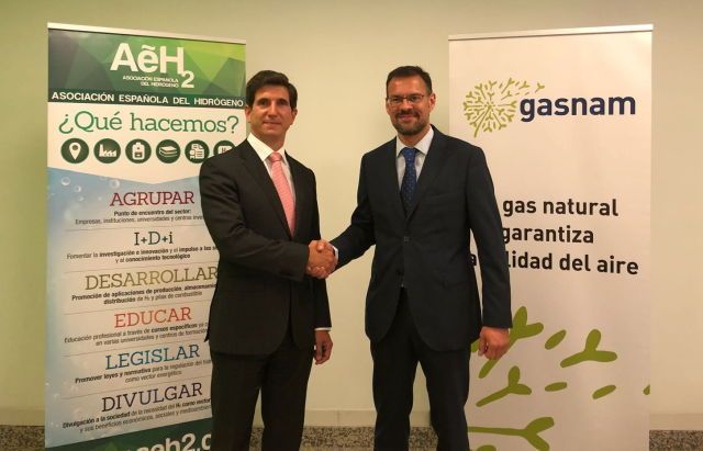 (de izq a dch) José Javier Brey Sánchez, presidente de AeH2, yJosé Ramón Freire, presidente de GASNAM