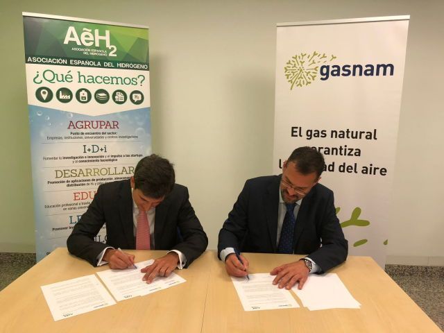 Firma del acuerdo entre GASNAM y AeH2